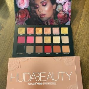 Brand New✨ Huda Beauty Rose Gold Palette